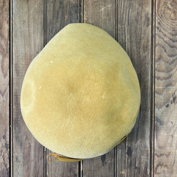 Vintage 1940s gold wool hat halo style hat back bow. Box - Picture 6 of 7